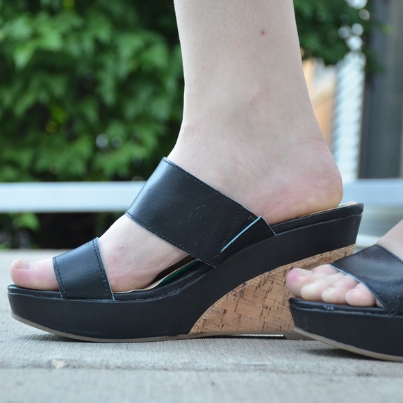 WINTER SALE: Y2K Tommy Hilfiger Cork Wedges - Picture 2 of 5